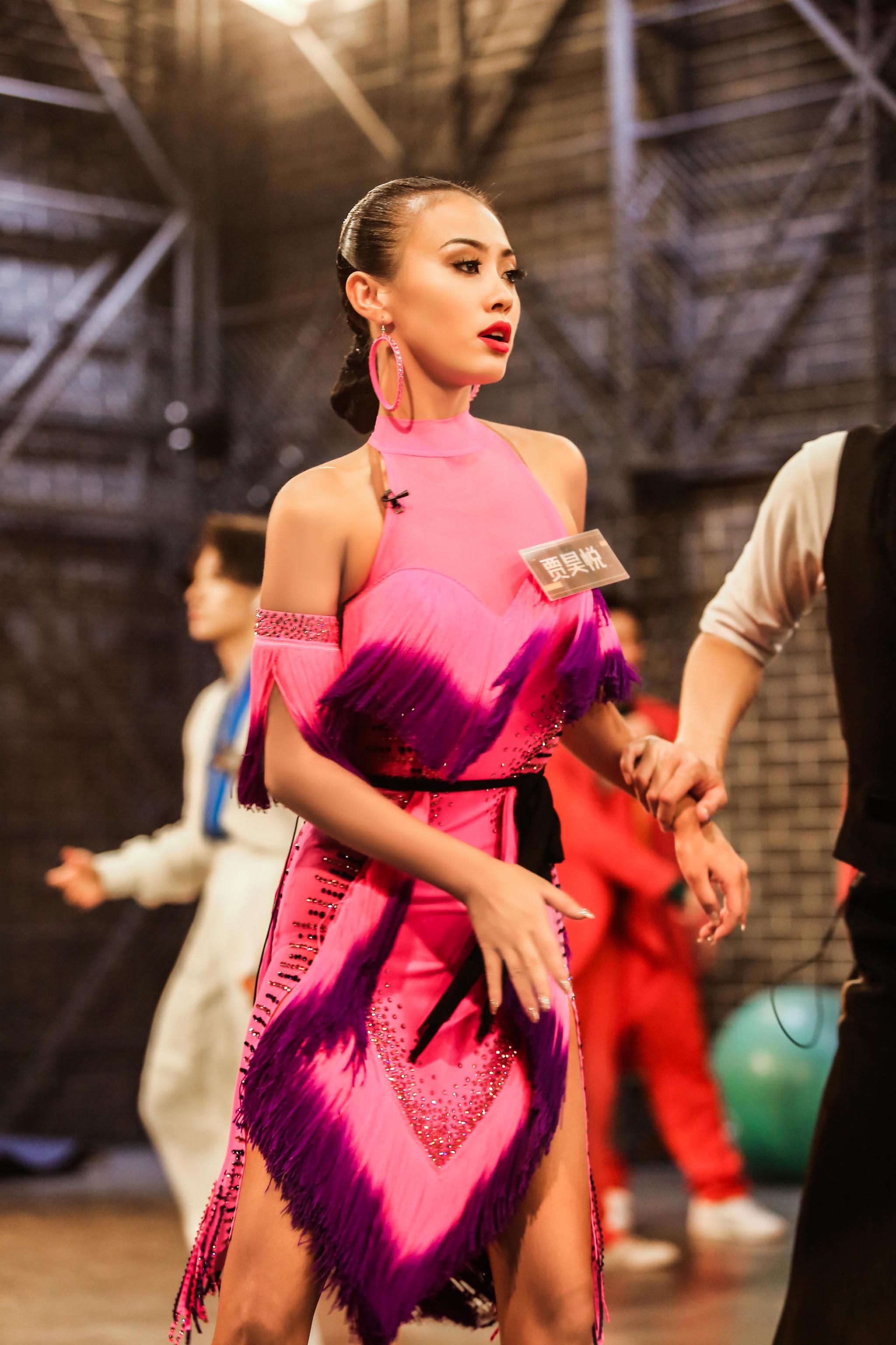 舞蹈风暴面对面斗舞热血继续贾昊悦认真备战展超强气场