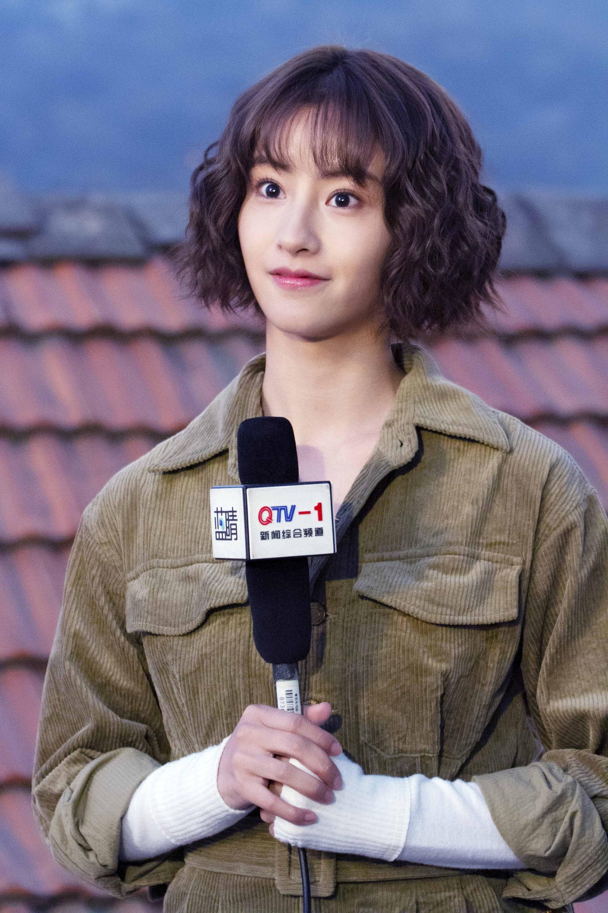 日前发布了主演名单,毛晓慧饰演95后直播博主徐唯一,将协助靳东饰演的