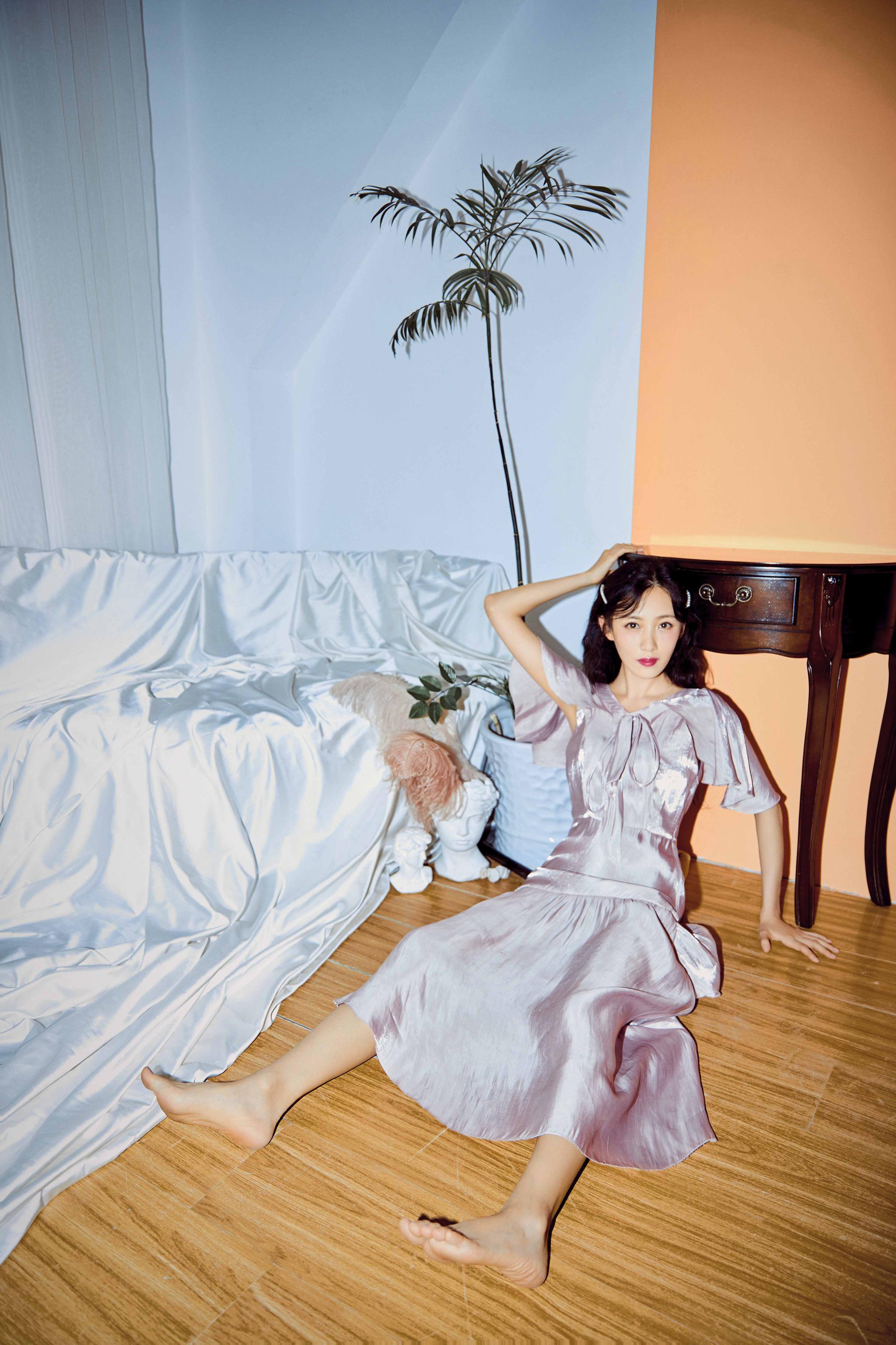 张墨锡生日写真曝光 流光复古慵懒浪漫