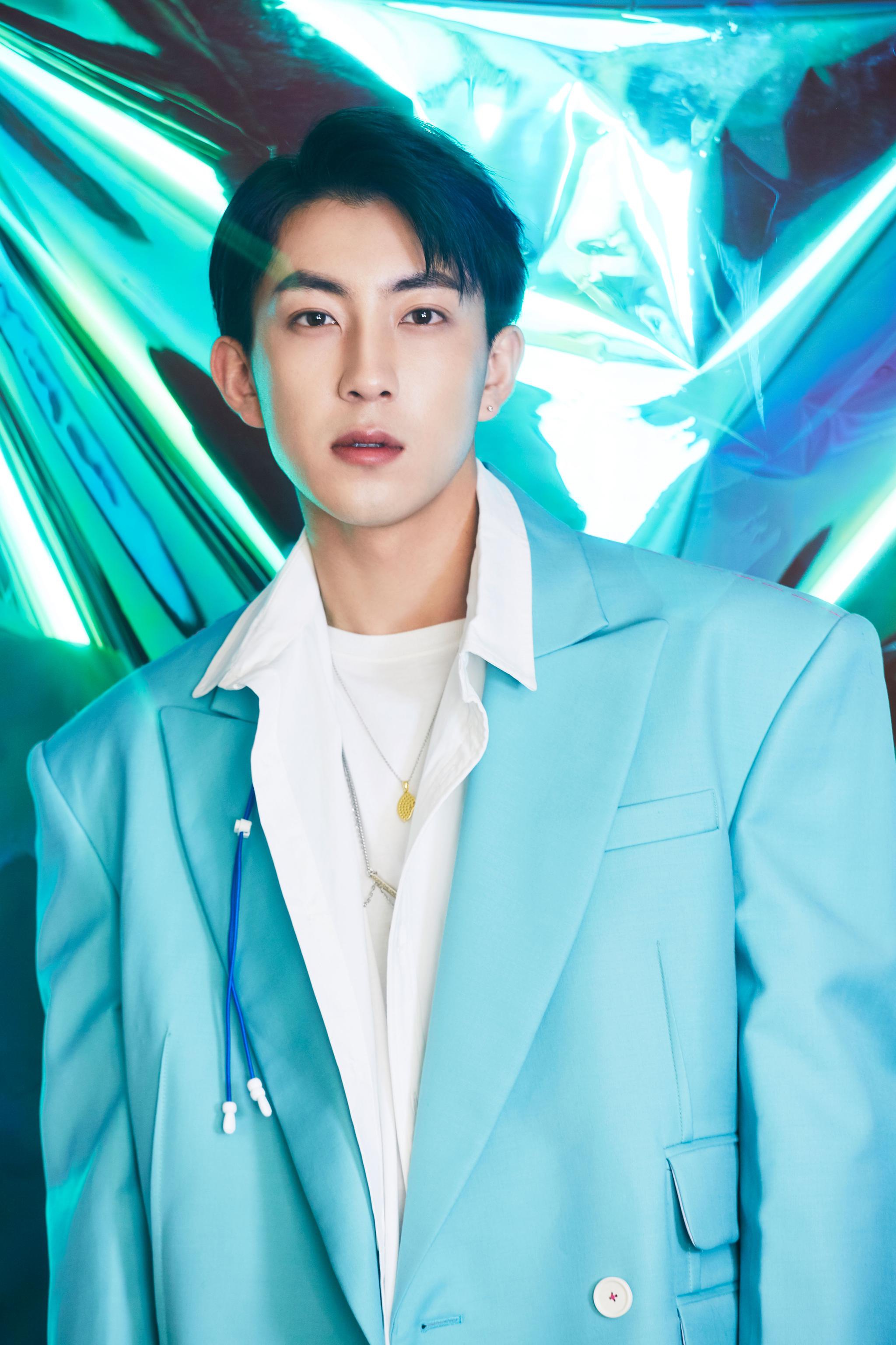 演员代云帆曝港风写真 个性时尚男友感超强