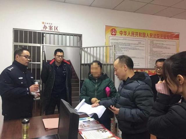 闹离婚女方携带剧毒农药敌敌畏进法庭扬言不活了