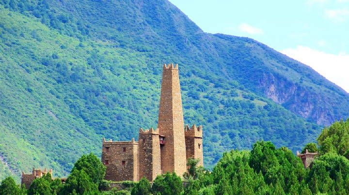 丹巴碉楼位于丹巴县河谷两岸,连绵起伏蔚为壮观_高清图集_新浪网