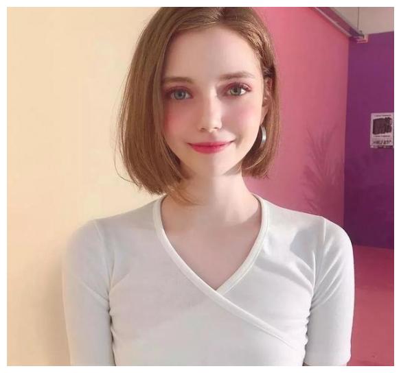 美得不真实的韩德混血美少女chloe