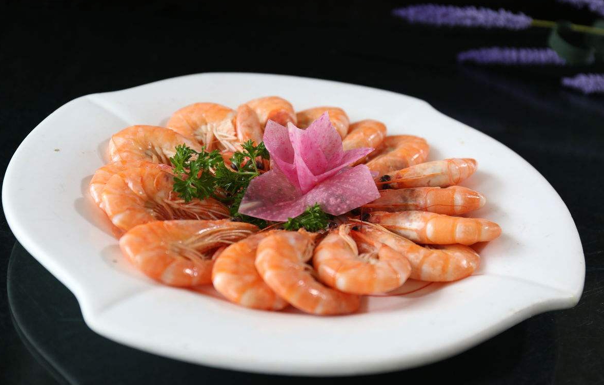 白灼虾直接加水煮大错特错,煮虾时加点它,白灼虾鲜美又不腥_高清图集