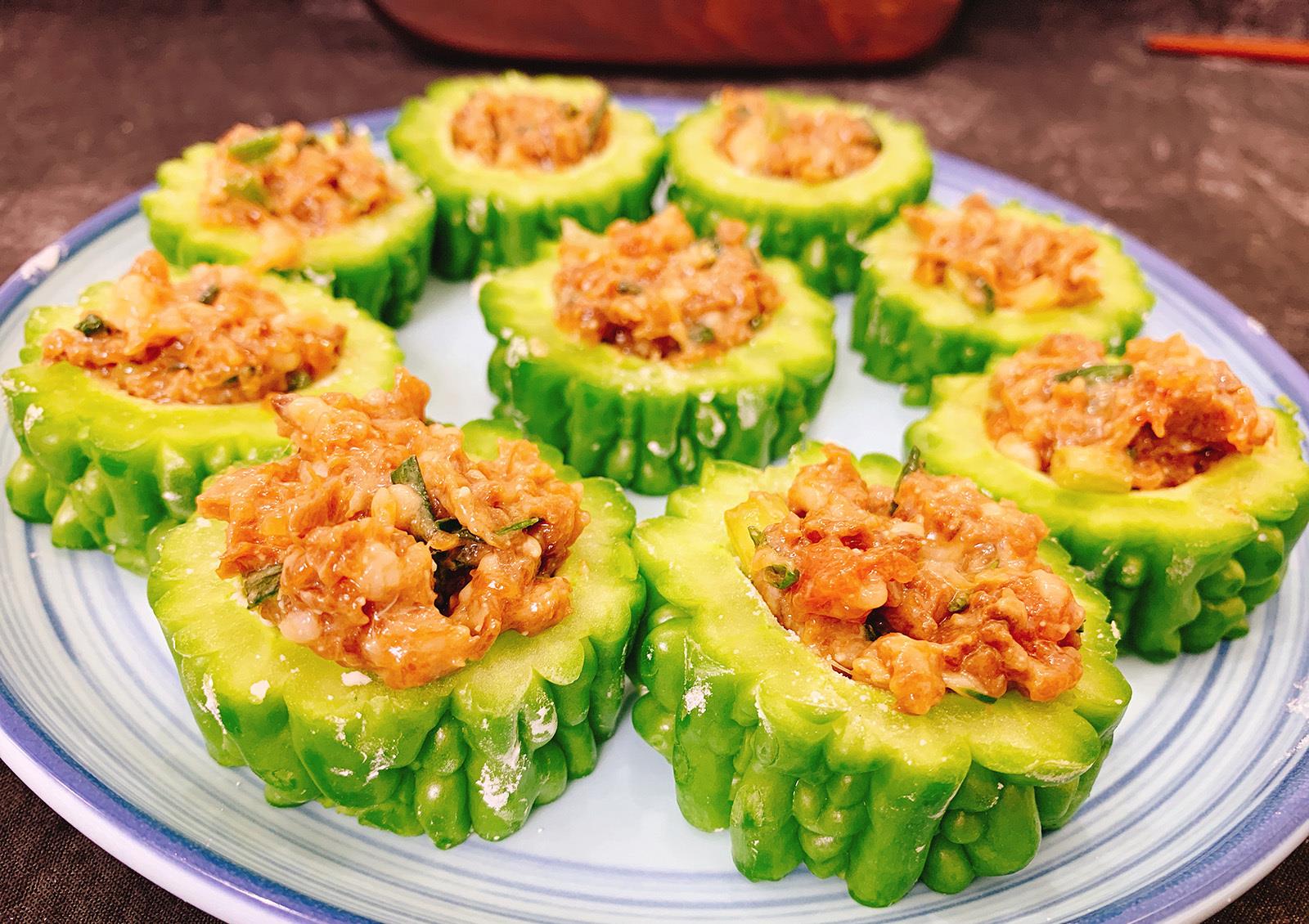 妈妈用苦瓜做了两道菜,孩子说配米饭太香了,苦瓜原来这么好吃