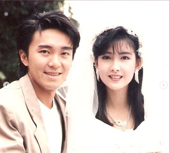 周慧敏晒昔日与张曼玉黎明周星驰王菲等合照,男神女神太好看!