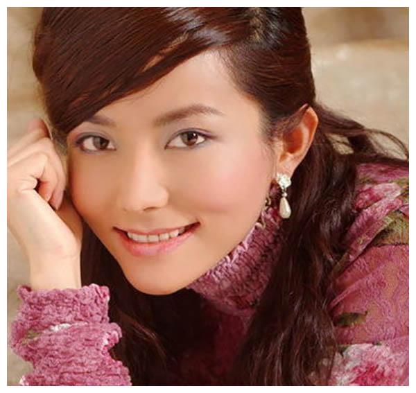 李钰当年为何穿婚纱"下葬",去世多年后,死因至今让人心痛