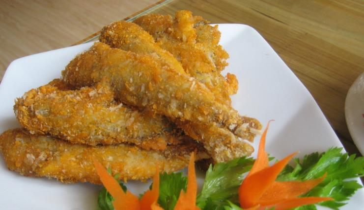 炸鱼只放面粉,淀粉?教你1个"妙诀",炸出来的鱼又酥又脆!