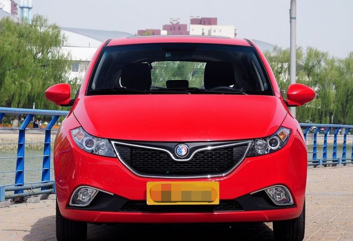 吉利英伦c5两厢,给人一种高级感,车身比较符合年轻人!