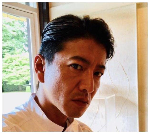 木村拓哉包包首公开证件照帅到不行意外暴露他们的真实关系