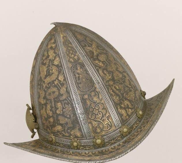 荷兰博物馆内的船型盔——吸收了摩尔人盔甲风格的莫里恩头盔
