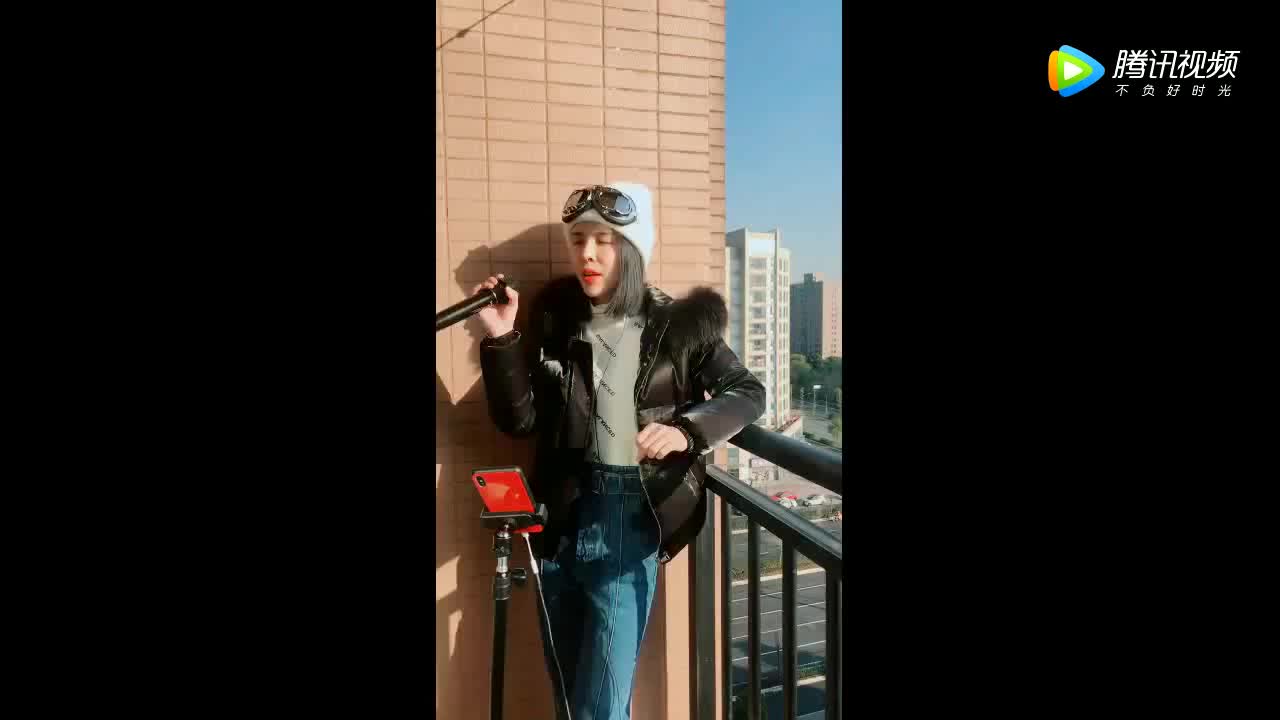 流浪歌手小曼一首《北极雪》激情四射带给你不一样的感觉