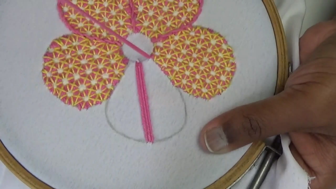 手工绣花教程,带你学习如何绣简单的五瓣花!