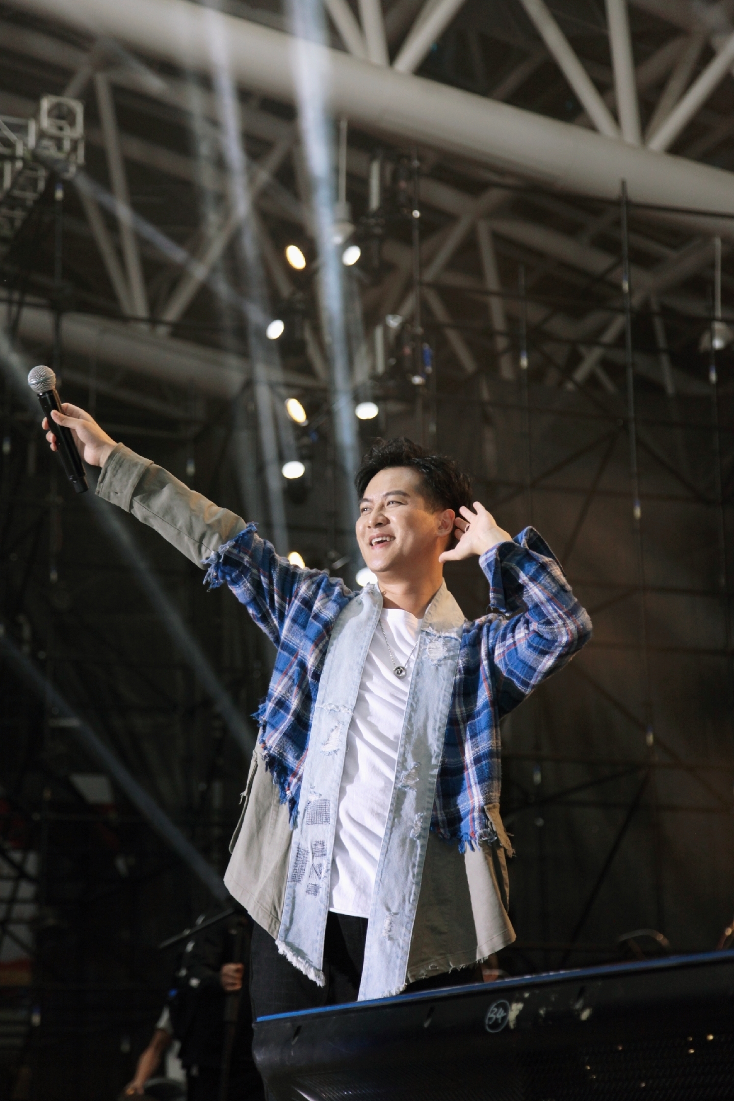 李菓助阵欢子阳江演唱会 新歌首唱获好评