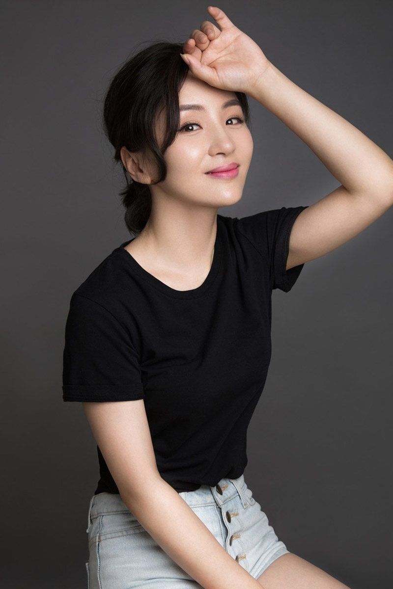 鸿利真是清水出芙蓉,天然去雕饰,你会喜欢上她的