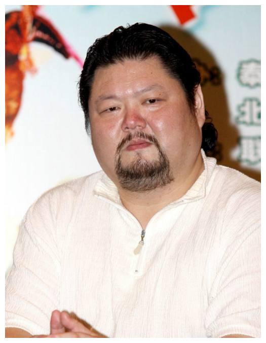 他扮演黑社会老大不亚于孙红雷,和黄渤搭档后一年赚2000万