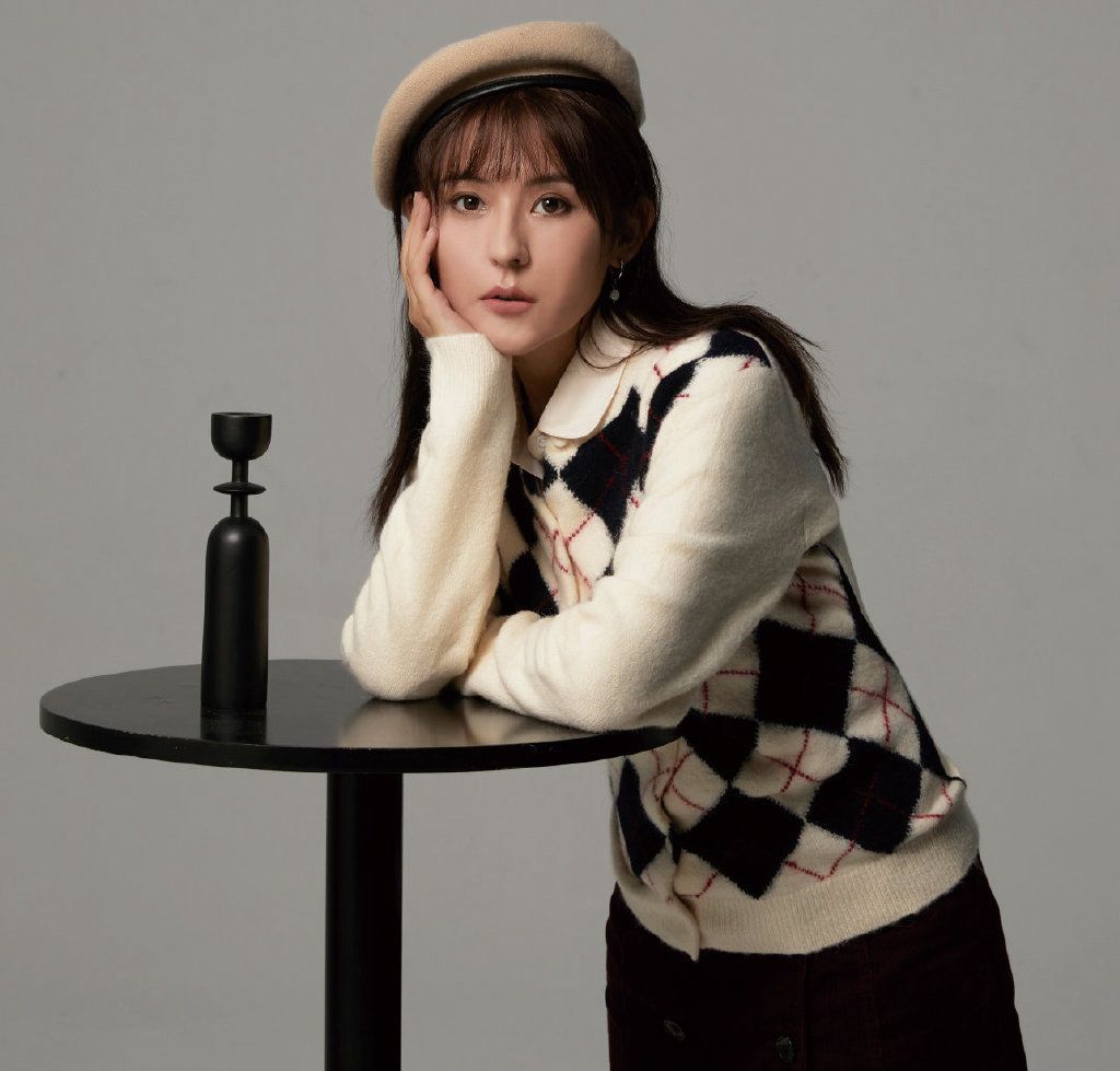 热依扎清爽时尚写真,如花似玉,般般入画_高清图集_新浪网