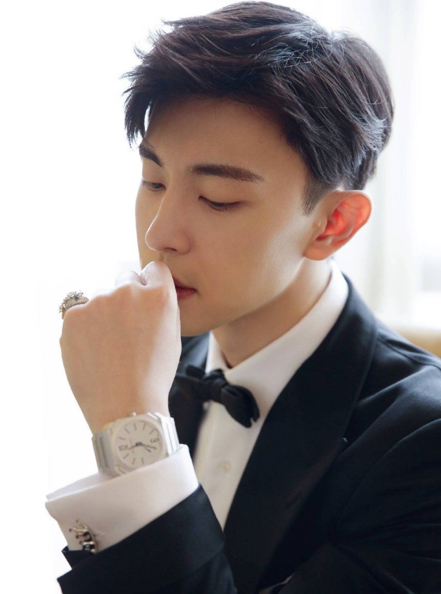 邓伦的抹唇杀真够撩人的,这样的气质,不知道你是否心动了!