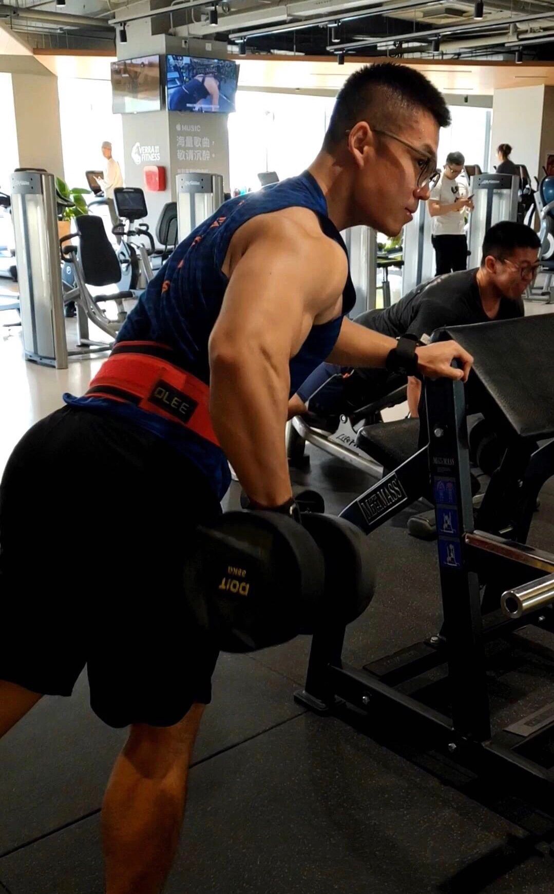 斩获古典健美冠军 他是北航最强博士