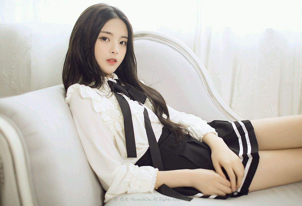 杨超越贴吧举办编程比赛,这年头没有点技术都