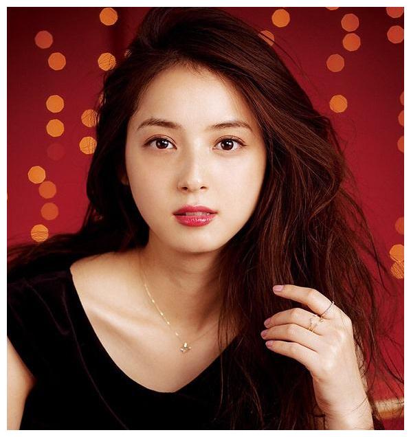 她是日本"演技最差的女优",但是有张漂亮的脸蛋,吸粉无数