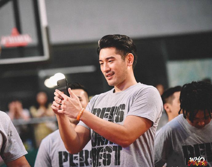 高以翔去世后,和蒋珅玮合开的店铺火了,9号篮球衣被抢购一空