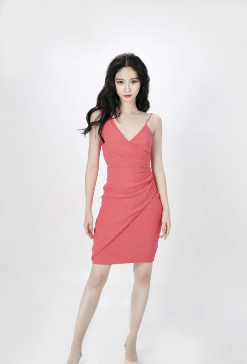 《飞驰人生》最美女演员刘丁菡,一米七大长腿,让人欲罢不能