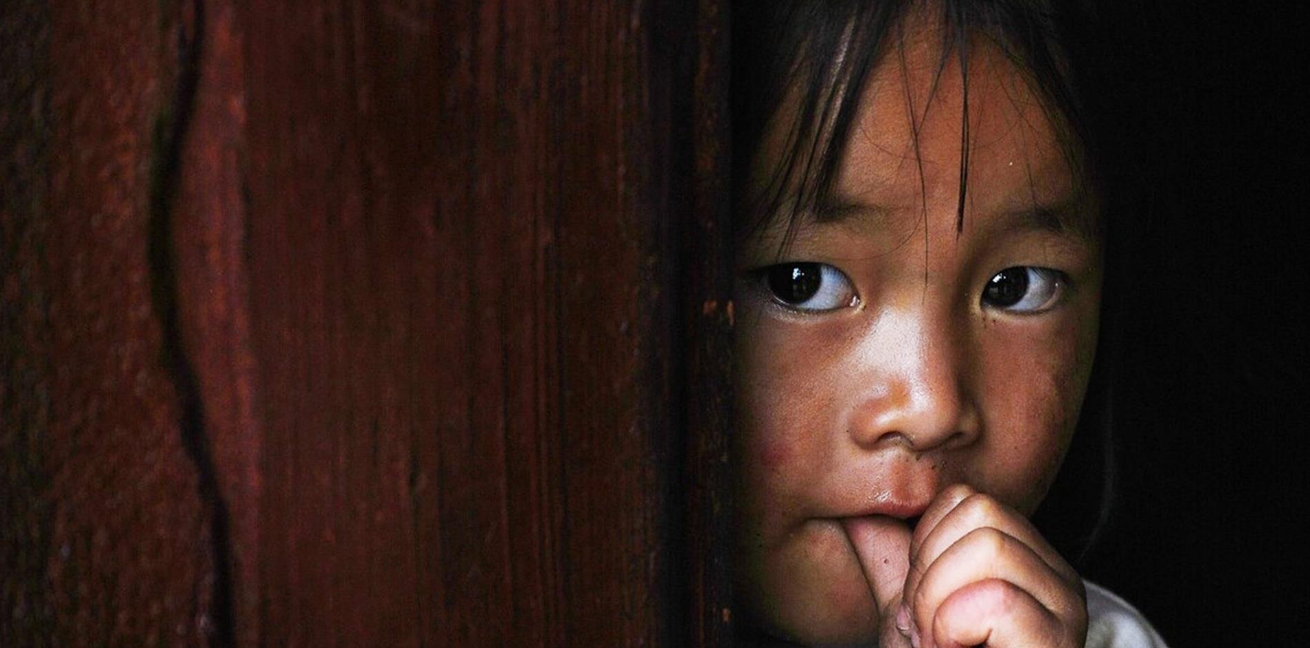 孩子总是找奶奶,宝妈难过,后悔因为挣钱错过与孩子的亲密期