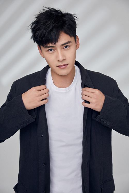 青春剧《奋斗吧,少年!》引爆夏日运动系男孩朱致灵热血开球