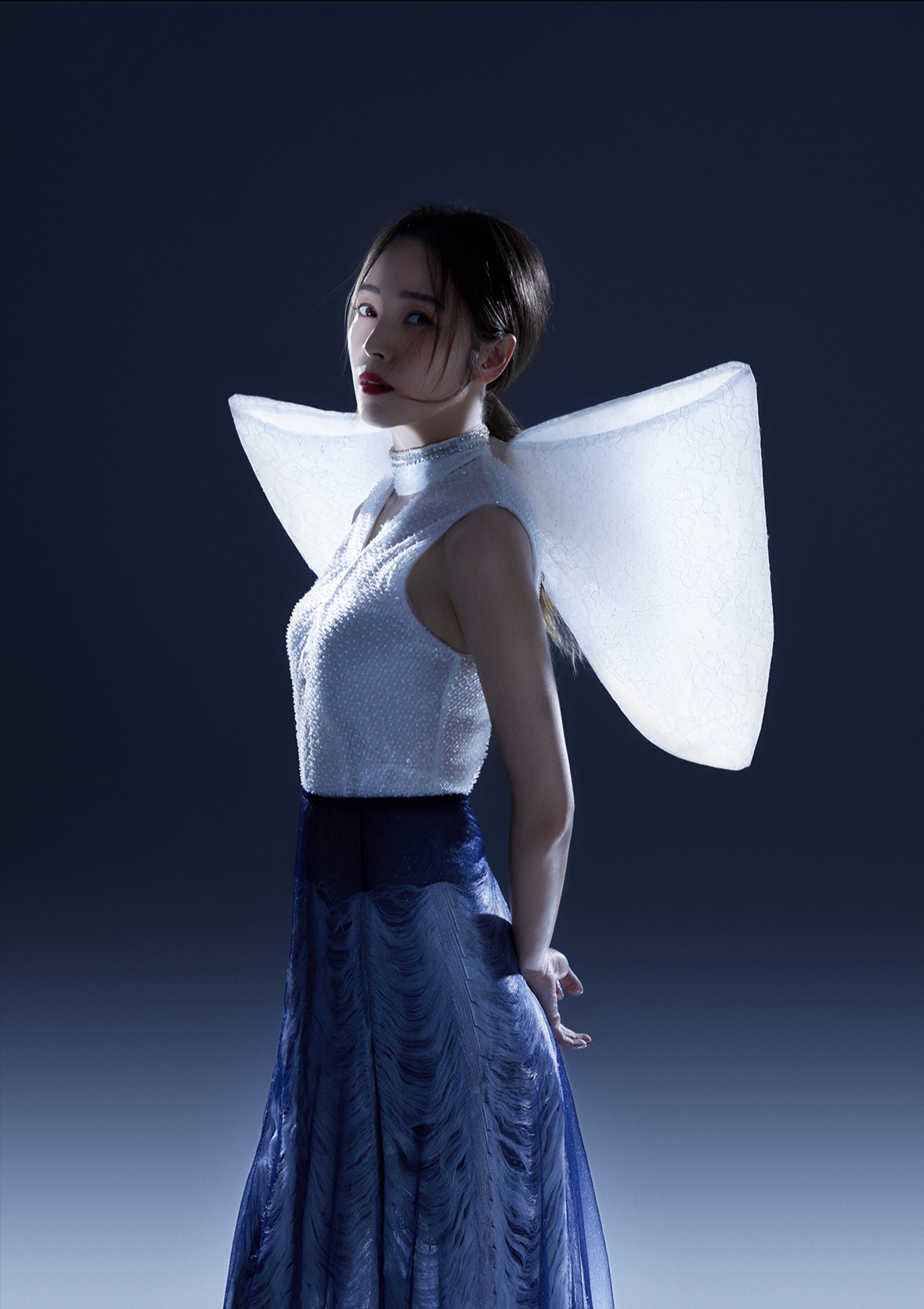 侯佩岑登纽约时代广场大屏被赞仙女下凡