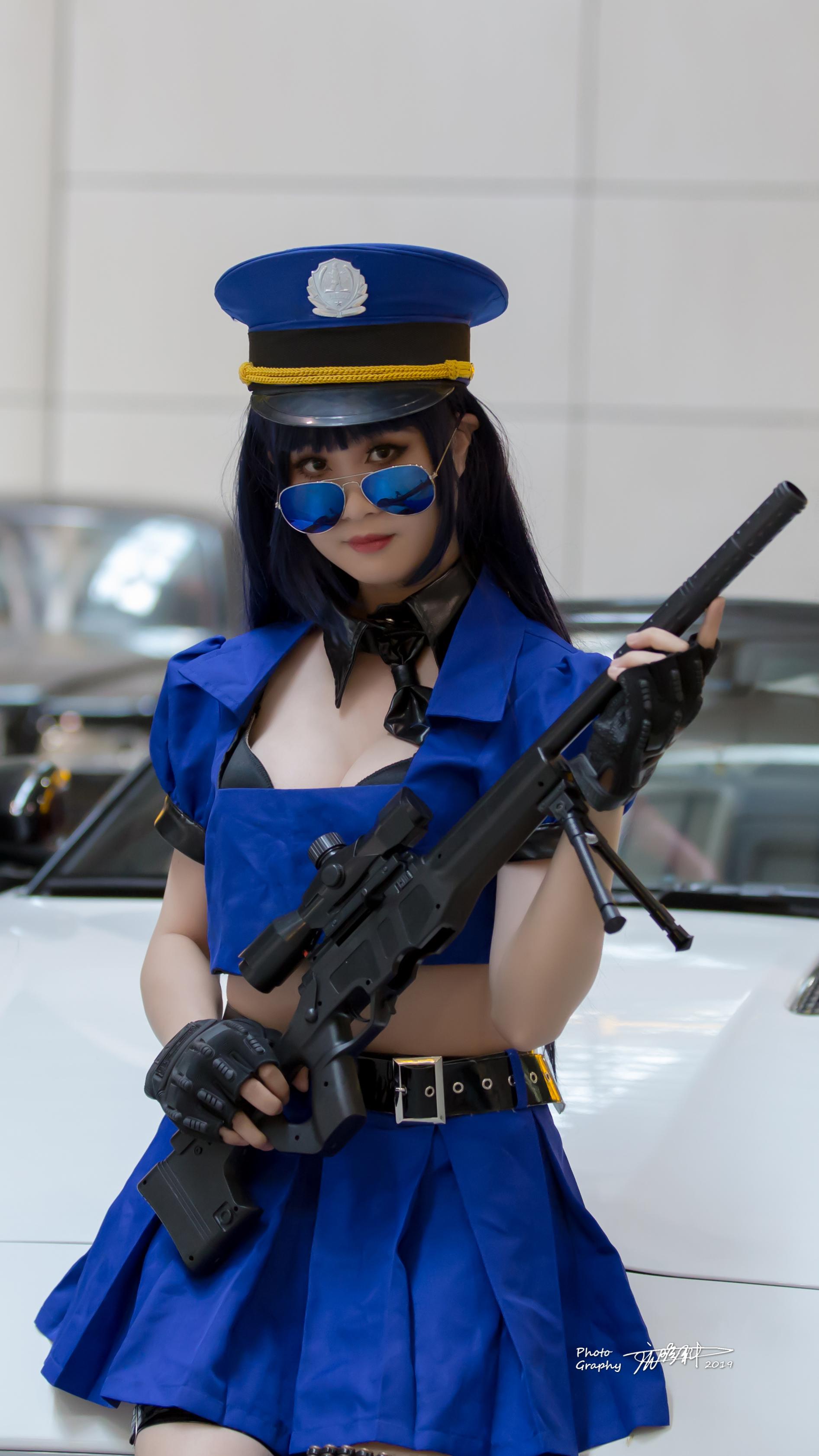 本期人像摄影臻科给大家带来的是一位小姐姐cosplay英雄联盟皮城女警