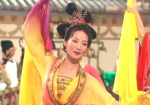 杨贵妃中的吴美珩梅花造型很甜美看破红尘后扮相返璞归真