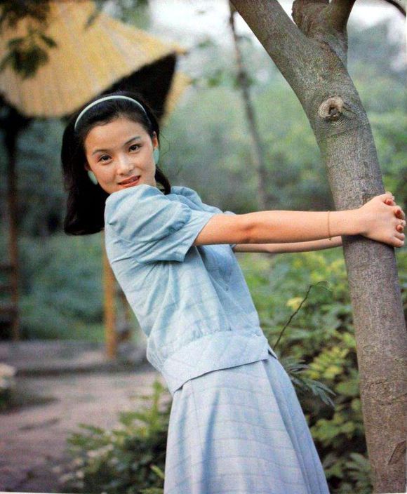 80年代影星张琪,罕见剧照老照片,《夜半歌声》让人至今难忘