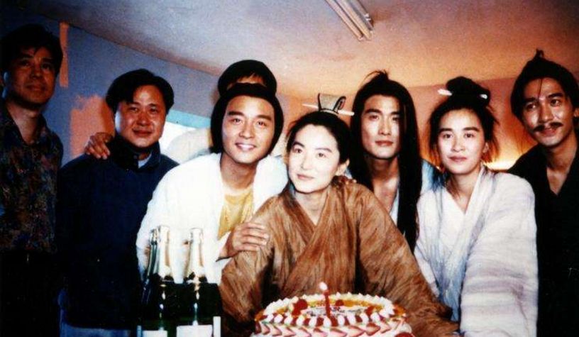 8张罕见东邪西毒剧照林青霞剧组过生日张国荣长发迷人