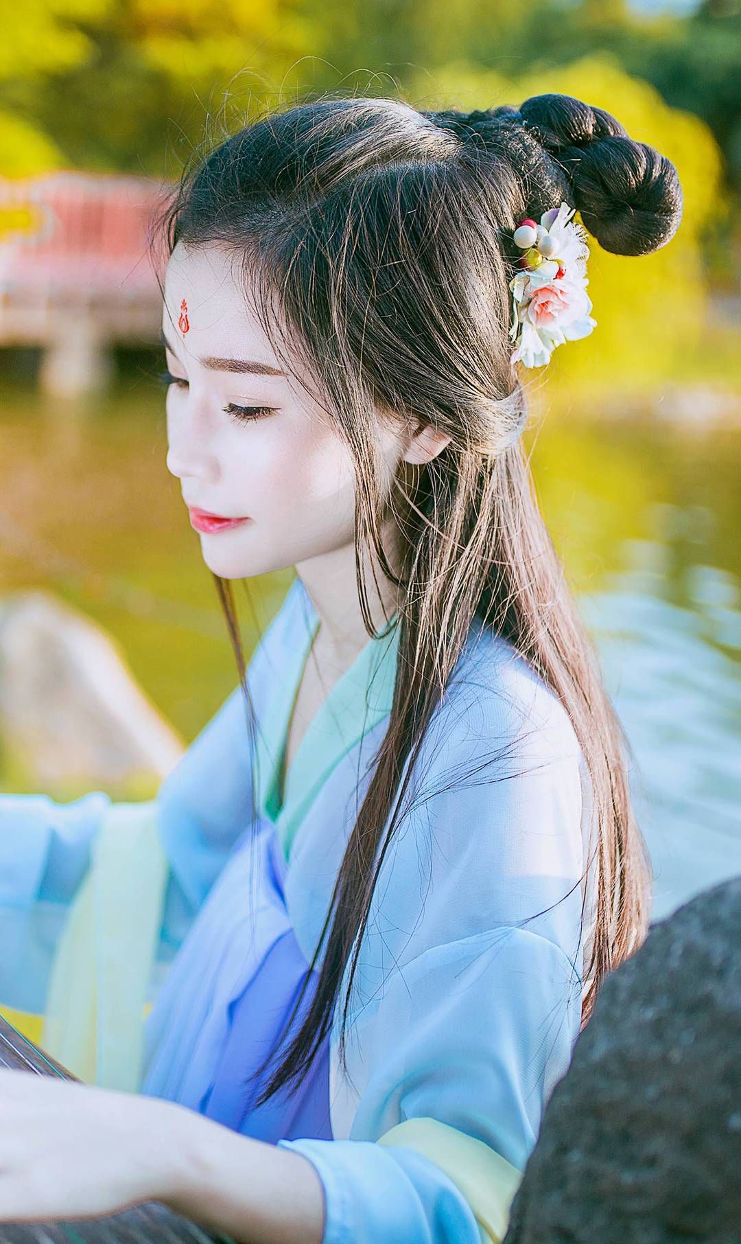 古装美女妆容精致,美艳迷人,好有画面感