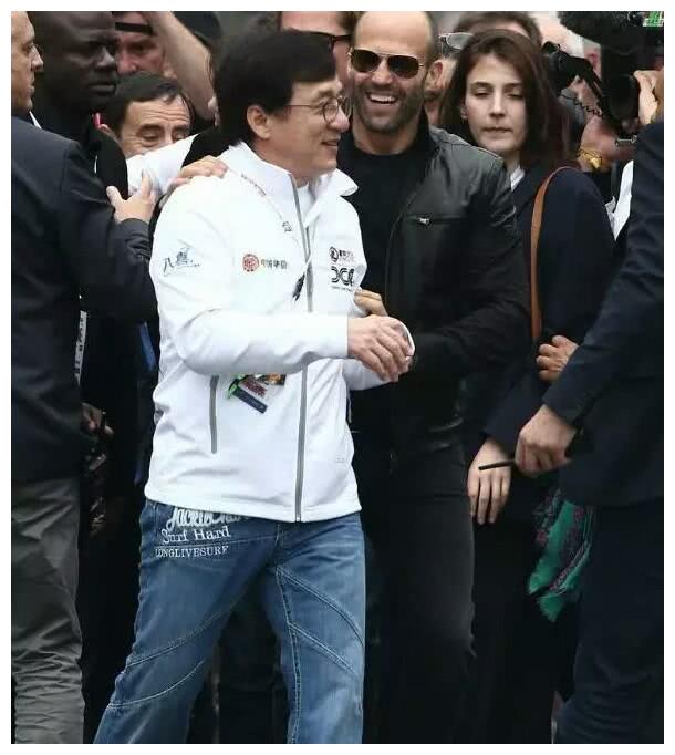 成龙在国内无人敢惹,在国际地位如何?看杰森斯坦森态度就明白了