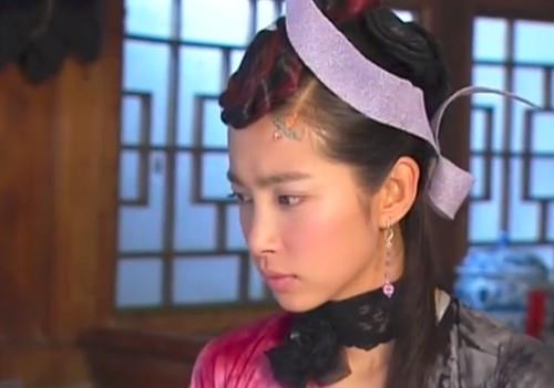 首先喜欢她最长时间但同时隐蔽的最好的一个人是收养了秦思容的张启樵