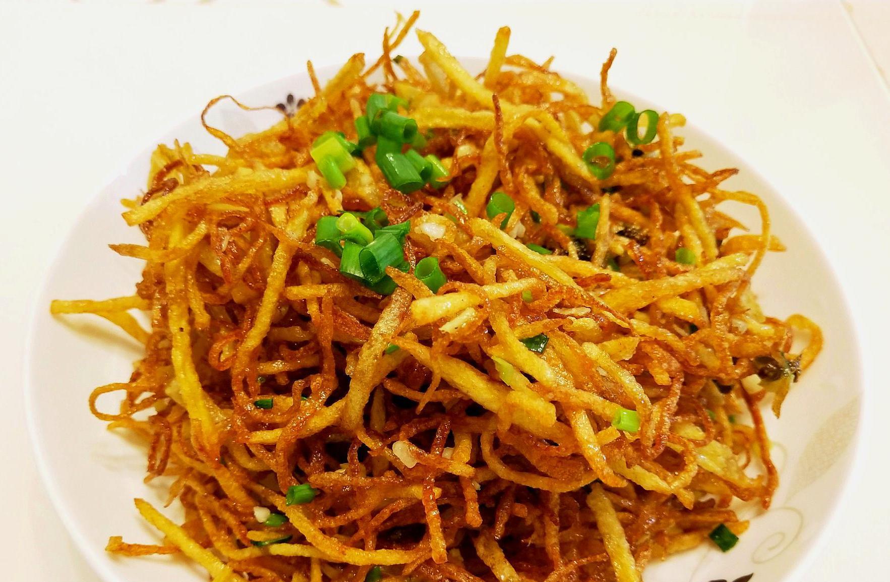 土豆丝别再只会炒着吃了多做一步特别香椒香酥脆小孩抢着吃