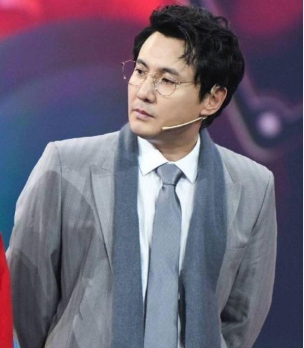 沈腾旧照"亮点"十足,原本为了耍帅谁知用力过猛,粉丝们乐了!