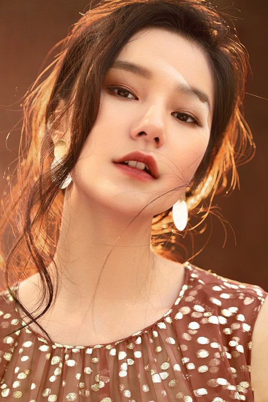 模特王一出镜瑞丽伊人风尚8月刊