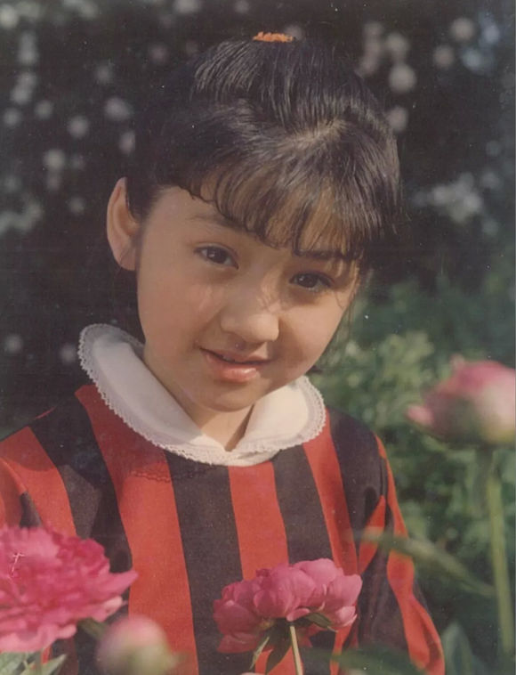 80年代童星沈洁罕见剧照老照片城南旧事里的小英子