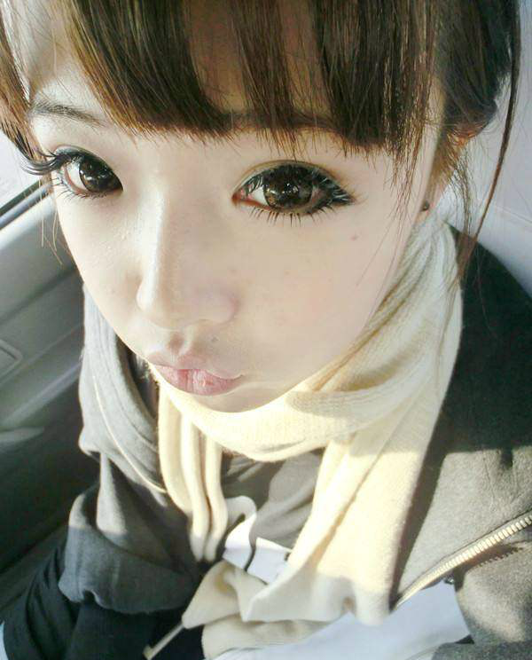 初代网红张依依曾被无数人用来当头像如今长大后比明星还美