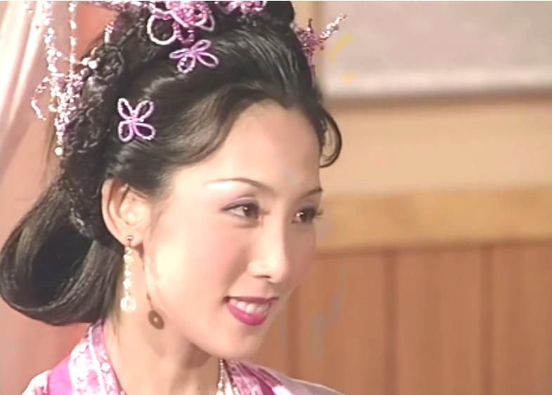 梅花造型很甜美,看破红尘后扮相返璞归真|吴美珩|杨贵妃|梅妃_新浪