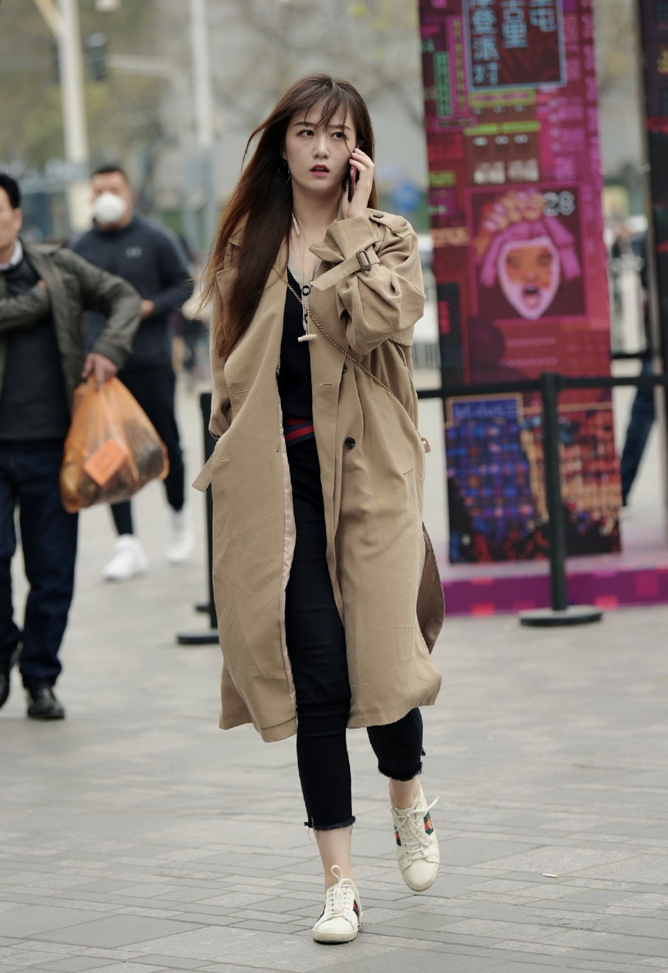 北京街拍来看一看春天的时尚街头姑娘们会选择怎样的衣装呢