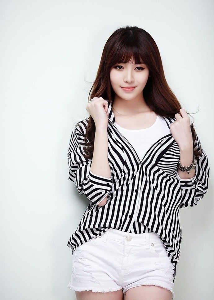 金亚荣身材火辣,拥有一双"5亿韩元"的美腿