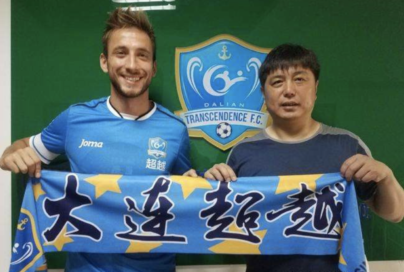 去年年初,刚从中甲降入中乙联赛的大连超越,因为未提交工资确认表