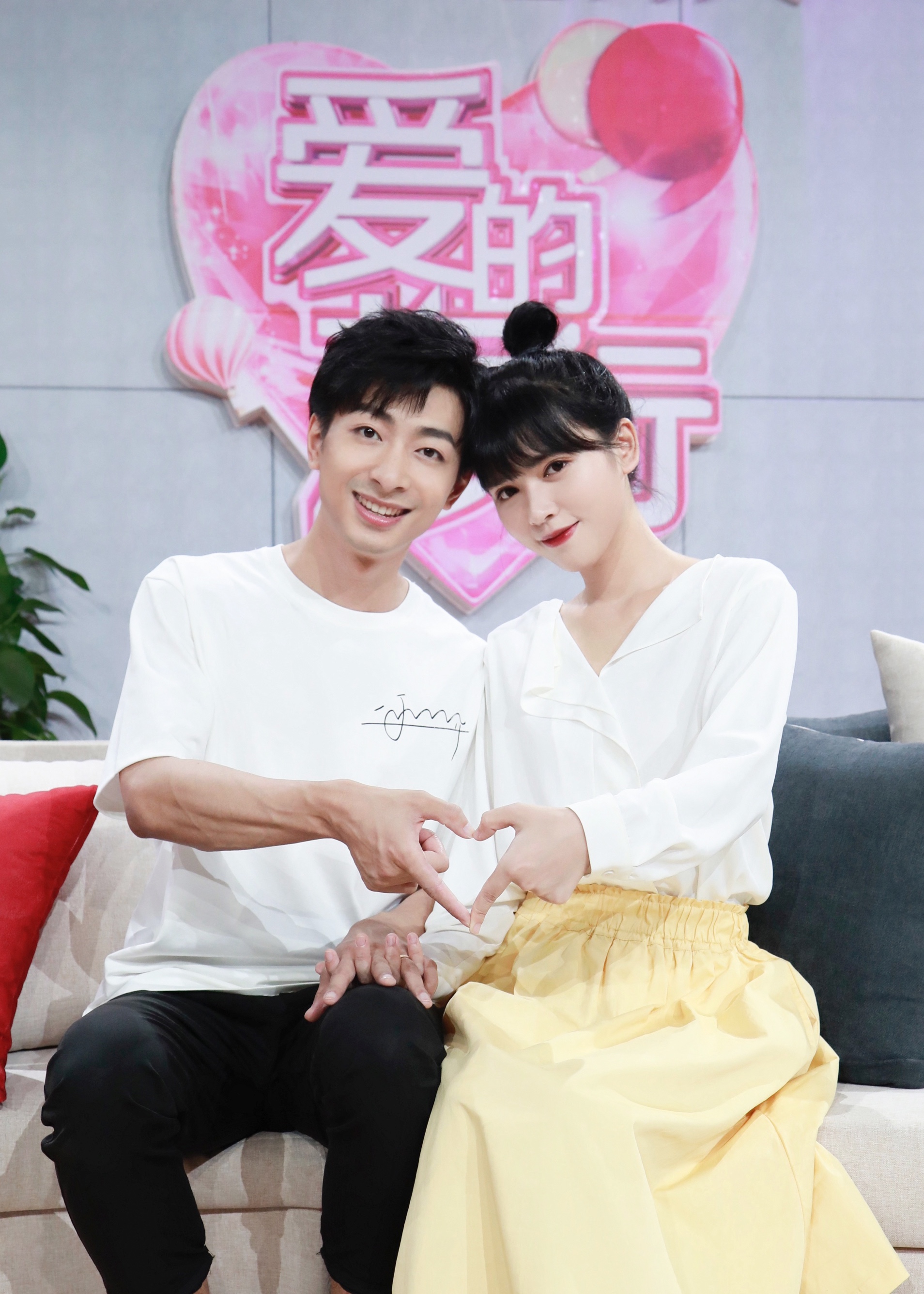 左立熊小玥综艺甜蜜首秀月历夫妇启程爱的旅行