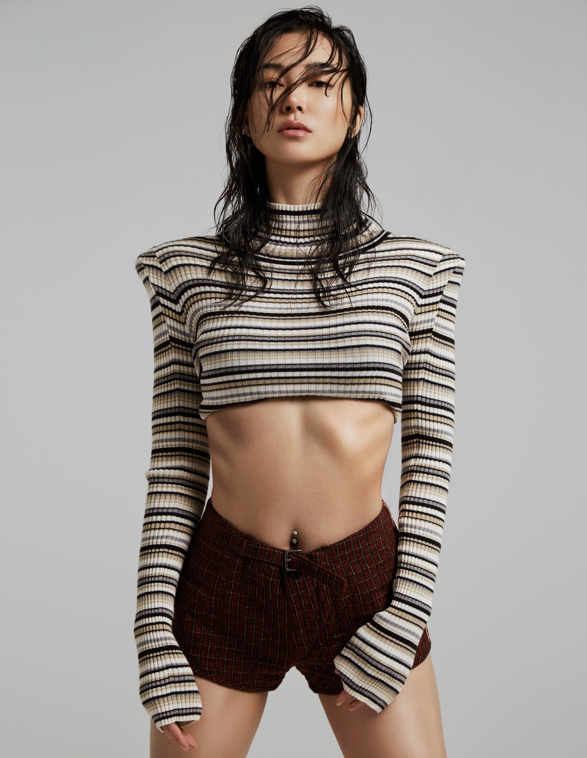 近日,"龙女郎"姚星彤一组运动风写真曝光,身材比例无可挑剔.