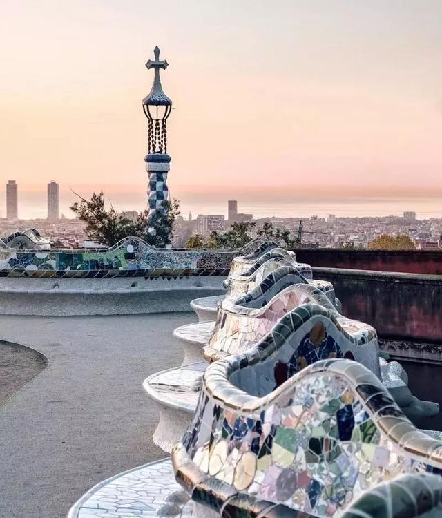 建筑师:安东尼奥·高迪地址:08024 barcelona年份:1926介绍:巴塞罗那