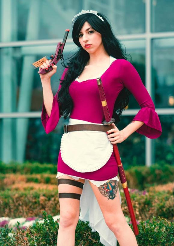 海贼王cos来一波女版艾斯的火焰很有戏索隆该剪头发啦